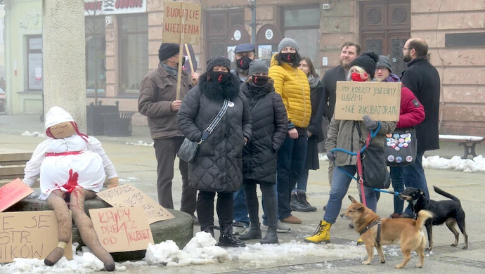 „Macie krew na rękach”. Happening w Rynku Trybunalskim