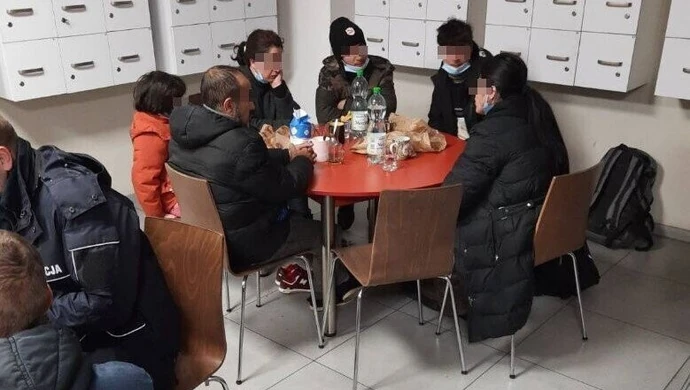 Rodzina z Iraku ukryta w ciężarówce