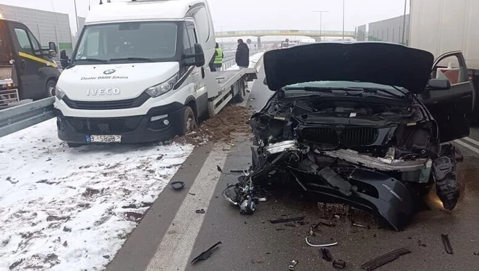Zderzenie BMW i lawety na A1