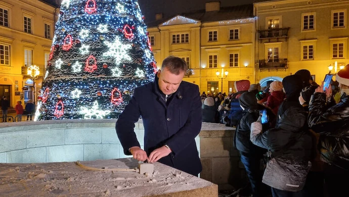 Miejska choinka rozbłysła w Rynku Trybunalskim