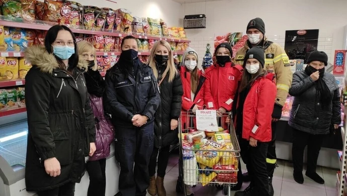 Policjanci i strażacy wsparli Dom Dziecka