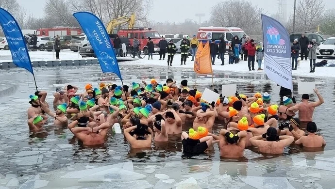 Zimna woda im niestraszna. Morsy opanowały "Słoneczko" (dużo zdjęć)