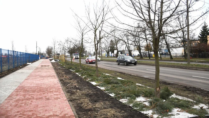 Ścieżka i chodnik na Żelaznej prawie gotowe