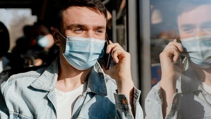 Zakażony COVID-19 podróżował busem