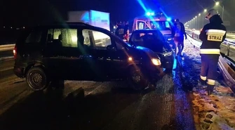 Zderzenie dwóch osobówek na S8