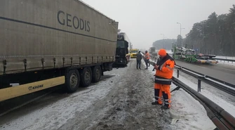 Karambol na S8. Droga zablokowana w obie strony