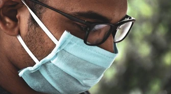 Mniej zakażeń, ale i mniej testów