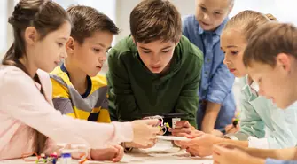 Jak wybierać zabawki edukacyjne? Pomysły na prezenty dla dzieci