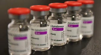 Szczepionka od firmy AstraZeneca może być stosowana u osób w wieku 18-65 lat