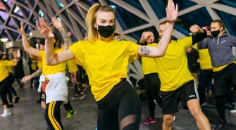 Trenerzy z Piotrkowa w cichym proteście w Warszawie (GALERIA)