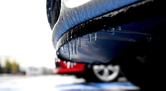 Śnieg w centrum i na wschodzie kraju; gołoledź na drogach