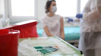 Naukowcy z Poznania badają nastawienie Polaków do różnych szczepionek przeciw COVID-19