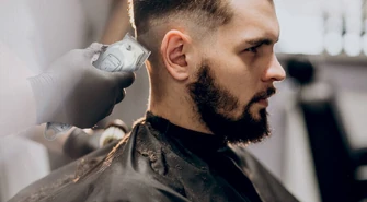 Maszynka do włosów i nożyczki fryzjerskie gwarancją dobrego strzyżenia