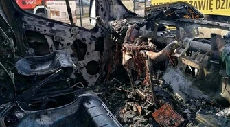 Z "dostawczaka" pozostały zgliszcza