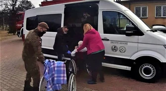 Żołnierze pomogli w przeprowadzce