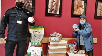 Prezenty dla zwierząt od funkcjonariuszy