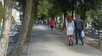 Licznie odwiedziliśmy groby naszych bliskich