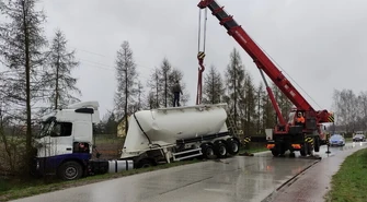 Niejasne przyczyny kolizji ciężarówki