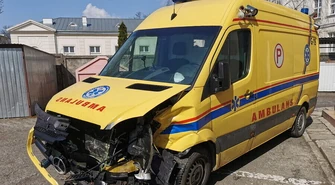 Wypadek jadącego na sygnale ambulansu PCMD