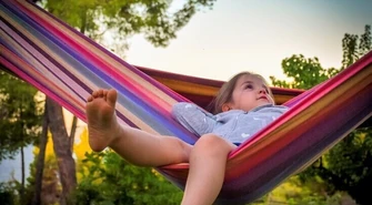 Jak zaprojektować wyjątkową strefę relaksu w ogrodzie?