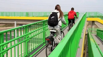 Kładka nad autostradą oddana do użytku