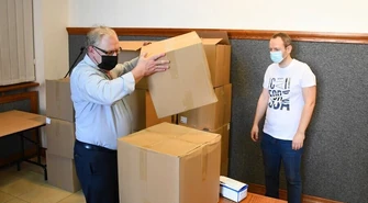 Miasto przekazało szkołom maseczki ochronne