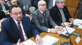 Radni PiS chcą powrotu stacjonarnych obrad