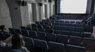 Kina, teatry i filharmonie wznawiają działalność