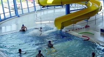 Basen przy Próchnika dostępny dla zwykłych piotrkowian tylko do 16