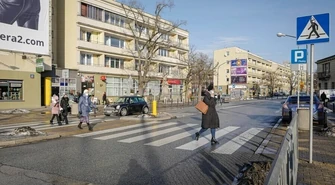 We wtorek zaczęły obowiązywać przepisy dot. m.in. pieszych przechodzących przez przejście