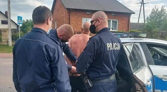 O włos od tragedii! Pijany i bez prawa jazdy wjechał na podwórko, na którym bawiły się dzieci