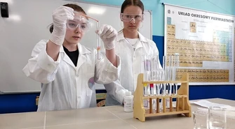 W ósemce wiedzą, że chemia i fizyka mogą być ciekawe!