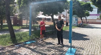 Powróciły upały. Miasto ustawiło specjalne kurtyny wodne