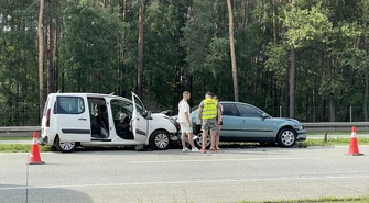 Cztery samochody zderzyły się na drodze S8 w kierunku Warszawy (ZDJĘCIA)