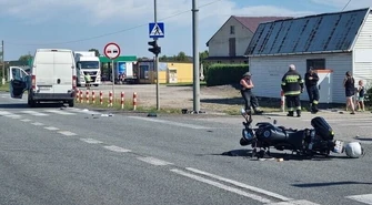 Samochód dostawczy uderzył w motocyklistę