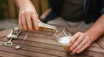 Nietrzeźwy i agresywny, kierował mimo sądowego zakazu