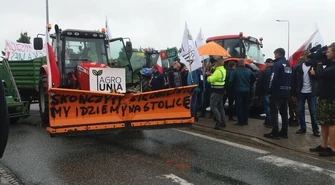 Rolnicy nie doczekali się premiera i zapowiadają kolejne blokady (FILMY)