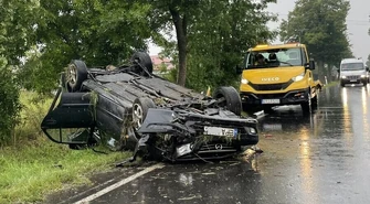 Nie dostosował prędkości do warunków. Dachował