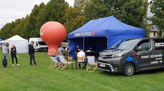 Mieszkańcy Rozprzy bawią się i szczepią