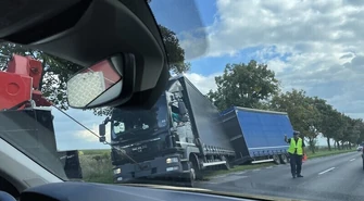 Ciężarówka w rowie