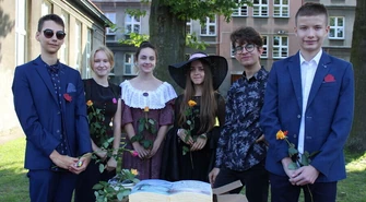 Uczniowie i nauczyciele III LO obchodzili 212. urodziny patrona