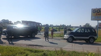 Nie ustąpiła pierwszeństwa i spowodowała wypadek z udziałem trzech aut (ZDJĘCIA)