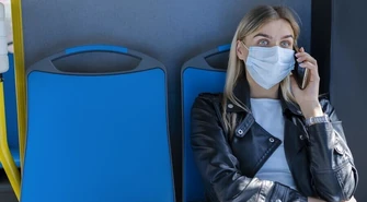 Podróżujący busem zakażony COVID-19. Komunikat sanepidu