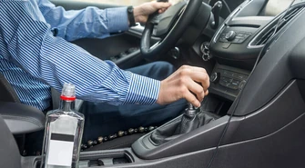 Kompletnie pijany kierowca chciał ratować się łapówką