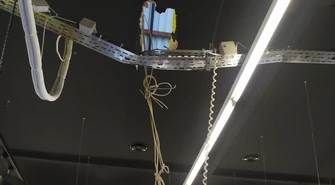 Włamali się do Media Expert przez dach