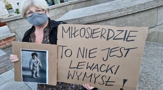 &#8222;Stan wyjątkowo nieludzki&#8221;. Happening w Rynku Trybunalskim