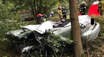 Dachowanie mazdy. Kierowca zginął na miejscu