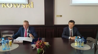 Gminy będą odśnieżać również drogi powiatowe