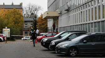 Wybili szybę i ukradli kilkadziesiąt tysięcy