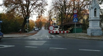 Ruch przy cmentarzach na Wszystkich Świętych